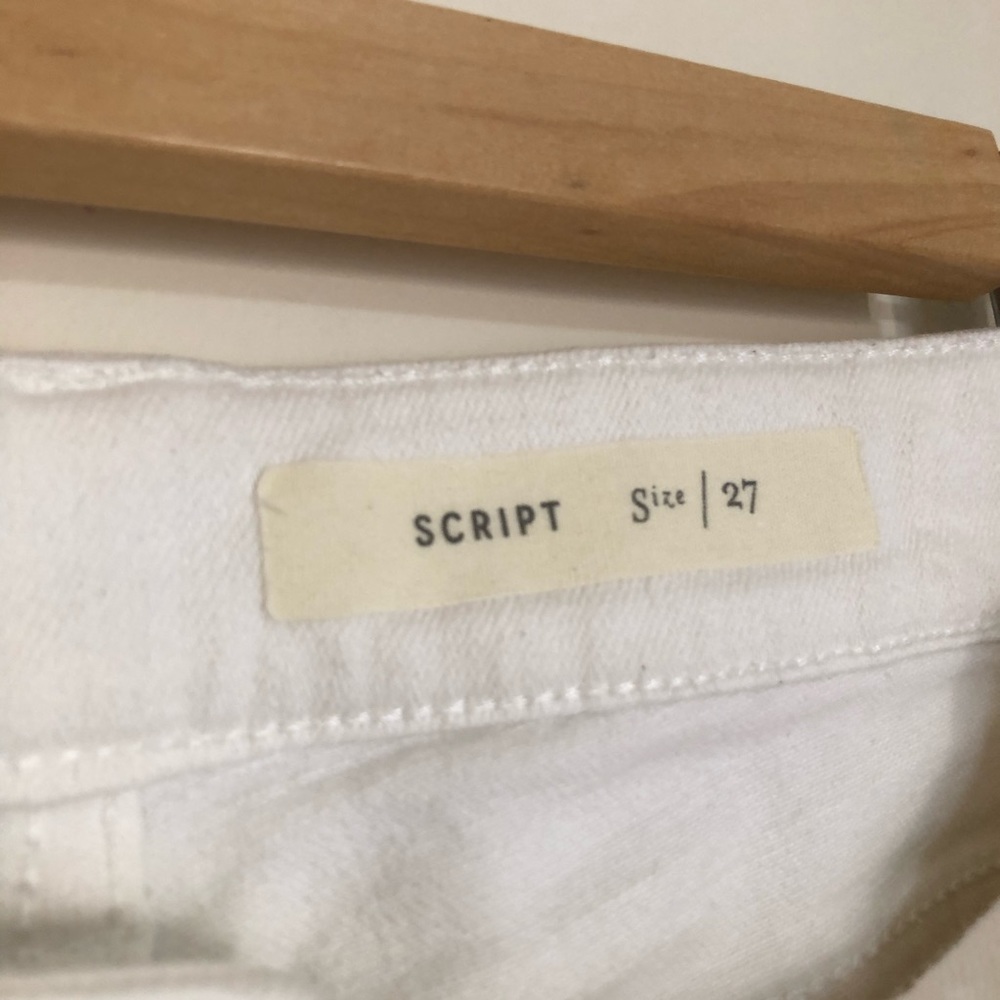 Pilcro Script High-Rise Shorts White 27 - Picture 10 of 10